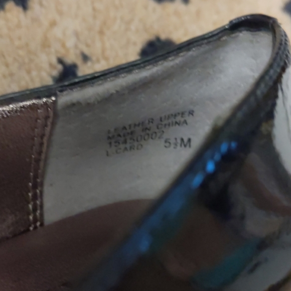 Black patent leather flats with big button flap - Picture 4 of 7